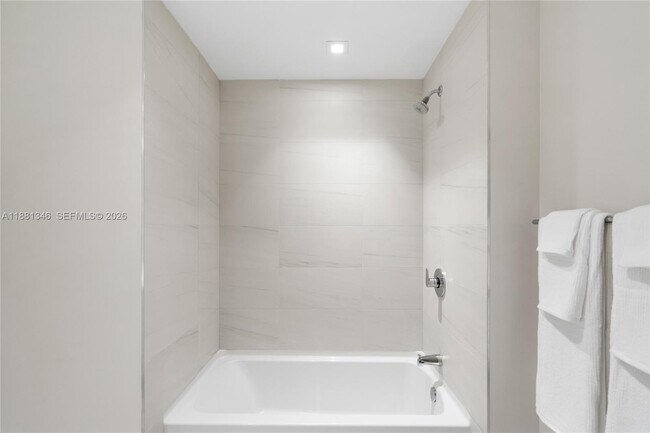 Building Photo - 1116 N Ocean Blvd