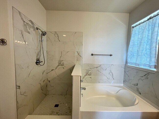 Building Photo - 3758 Ponderosa Ct