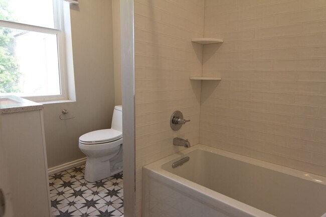 Building Photo - 3945 Baring St