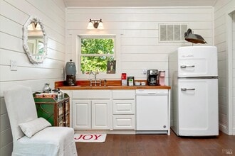 Building Photo - 7491 St Helena Hwy