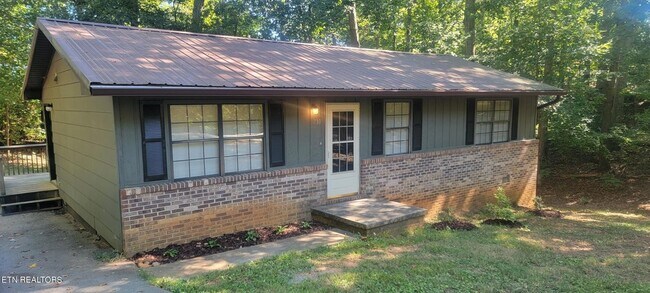 Building Photo - 710 Dailey Ave