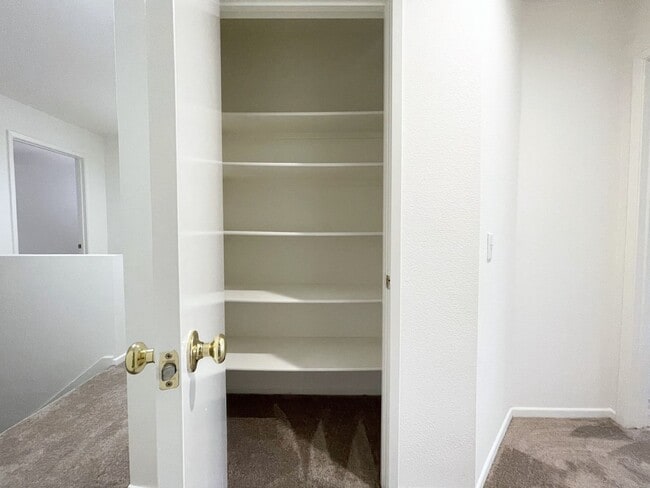 Building Photo - Spacious Home in Ivey Pointe!