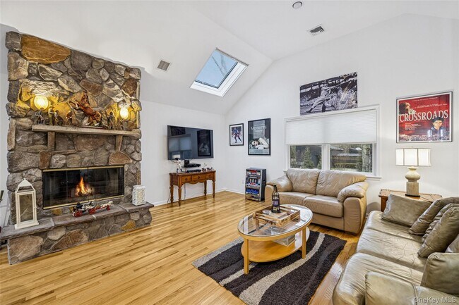 Building Photo - 4 The Registry