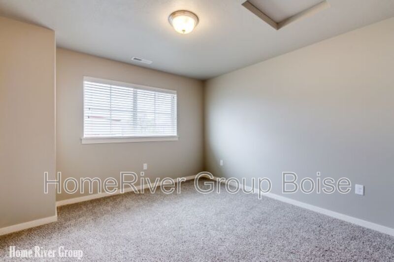 Building Photo - 182 S Trek Ln