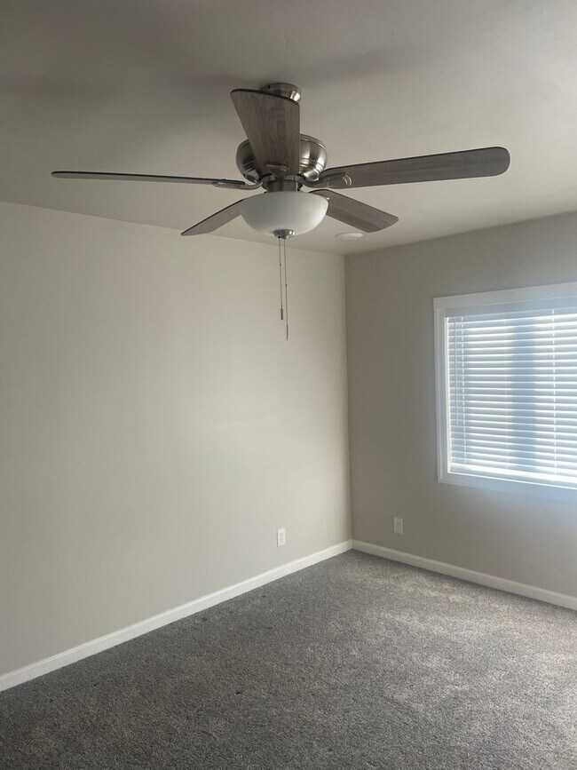 Building Photo - 5553 Elm Ln