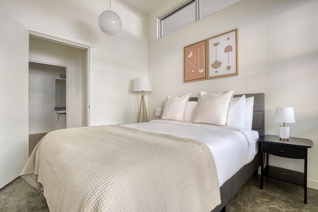 Building Photo - 330 3rd Ave W