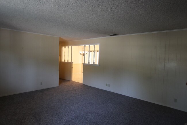 Building Photo - 1536 Crockett Dr