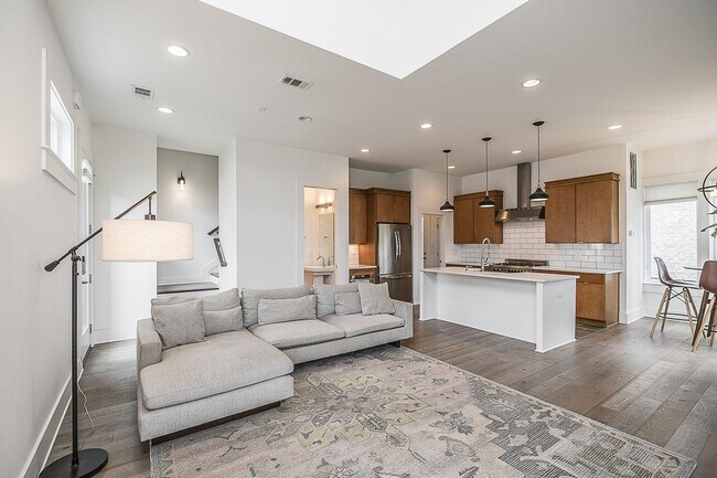 Building Photo - 3BR Germantown Townhome in the Heart of Nashville