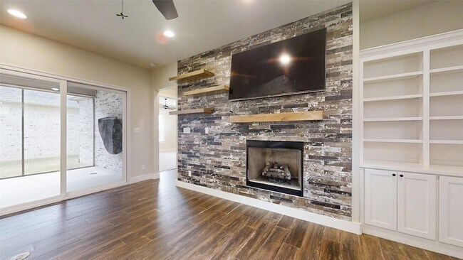 Building Photo - 2405 Vineyard Dr
