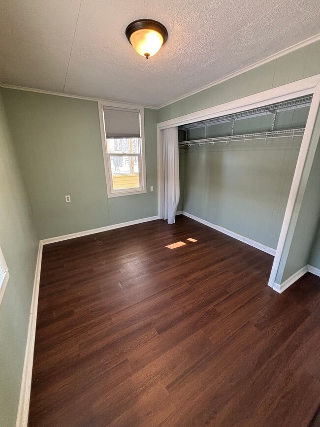 Building Photo - Must-See Rental! 2 bed, 1 bath La Crosse H...