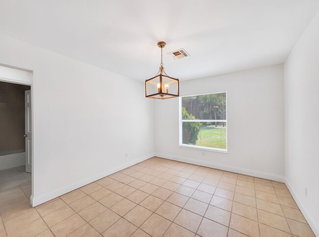 Building Photo - Annual rental offering privacy and space on 1.14 acres in Naples!