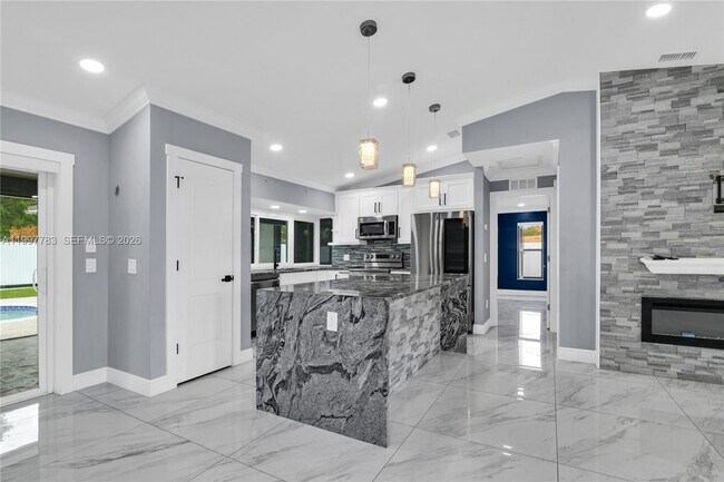 Building Photo - 702 NW Orchid St