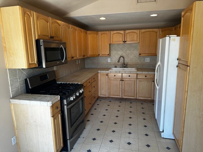 Building Photo - Riverside Home For Rent- 3 bedrooms!