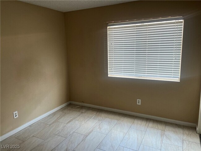 Building Photo - 368 Abbington St
