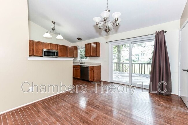 Building Photo - 10135 Forest Hill Cir