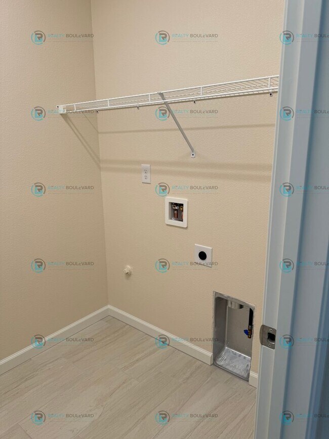 Building Photo - Modern Comfort and Convenience: Stylish 2-...