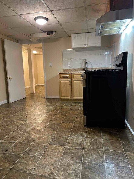 Building Photo - 210 Chamberlain Ave