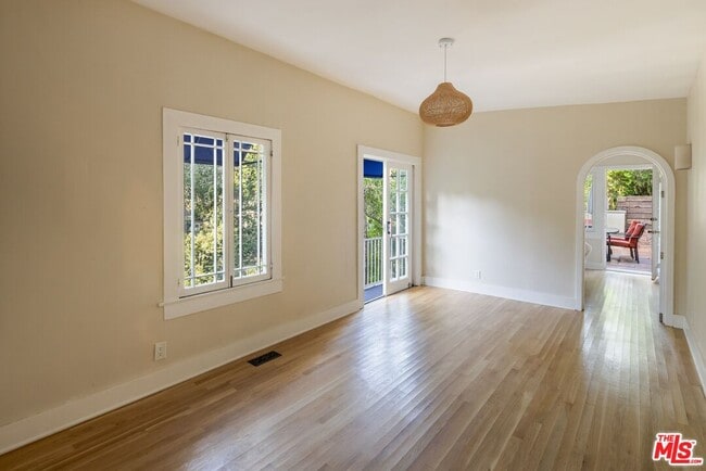 Building Photo - 8330 Lookout Mountain Ave