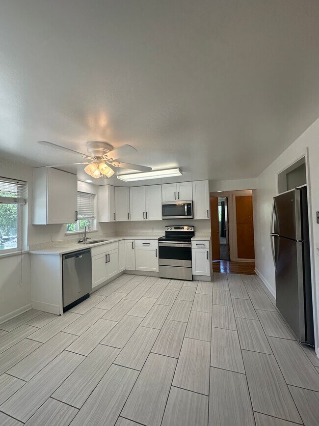 Building Photo - Healy Duplex