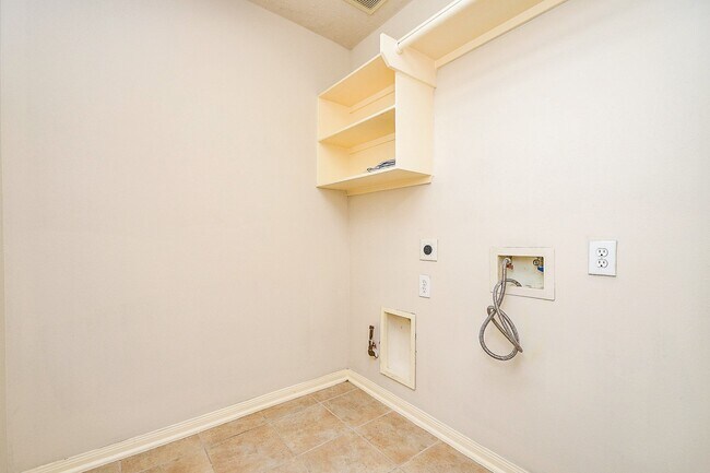 Building Photo - 6030 Wildbriar Ln