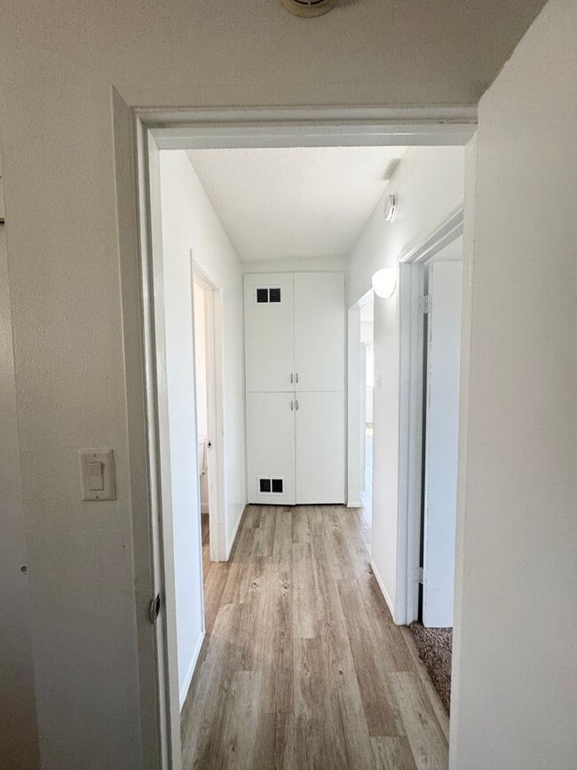 Building Photo - Clean and Lovely 2 Bedroom 1 Bathroom