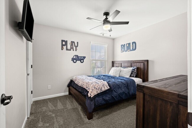 Building Photo - Beautifully Updated 3-Bedroom Home in Fairway Farms with Bonus Room & Fenced Backyard