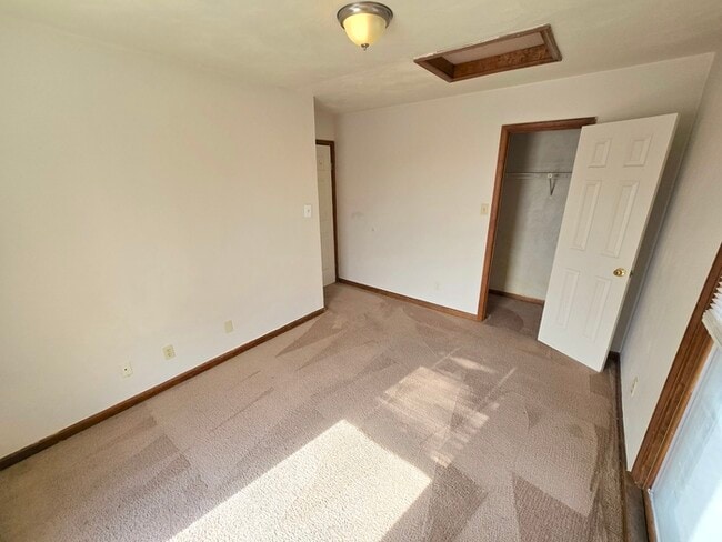 Building Photo - 2-STORY CONDO IN HEART OF PORTSMOUTH! 2 BED/2 BATH!