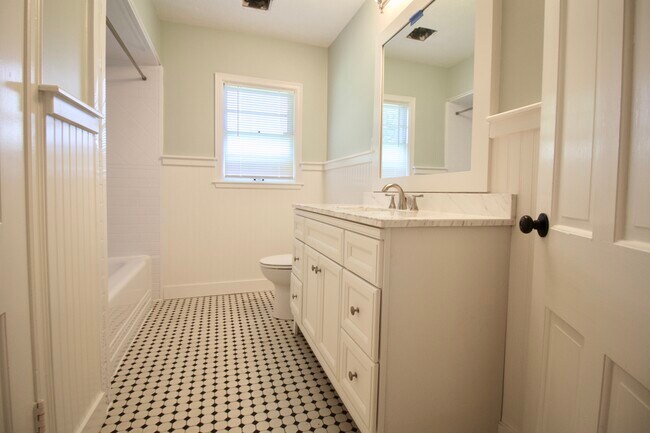 Building Photo - 203 Dorsey Way
