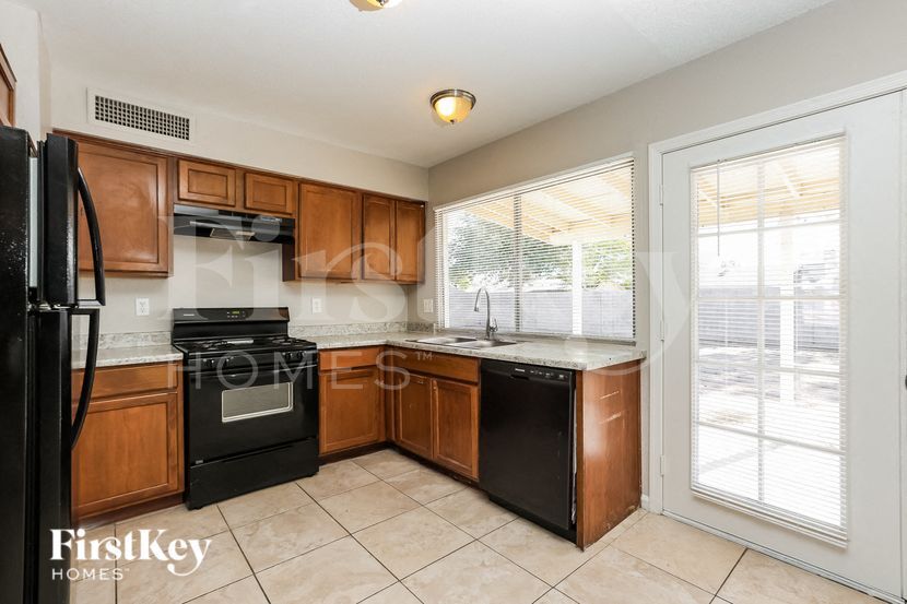 Building Photo - 8807 W Mercer Ln