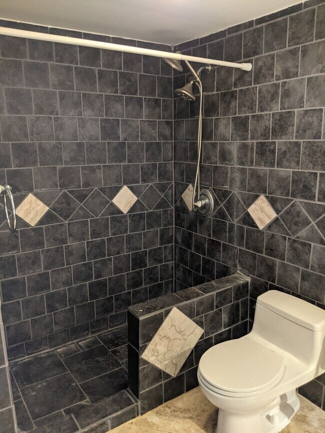 Building Photo - 5070 Likini St