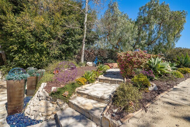 Building Photo - 1809 Palos Verdes Dr W