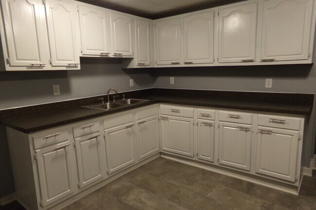 Building Photo - 229 E Southern Heights Ave