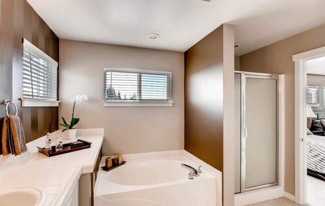 Building Photo - Beautiful 5 Bed 2.5 Bath Renton Home!
