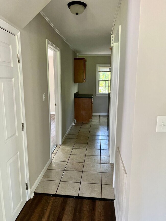 Building Photo - 3 Bedrooms, 2 Bath Home for Rent