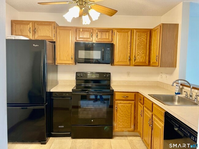 Building Photo - 705 Lake Ave