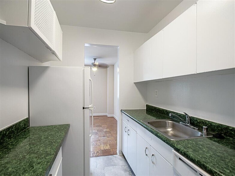 Building Photo - Shawnee Apartments