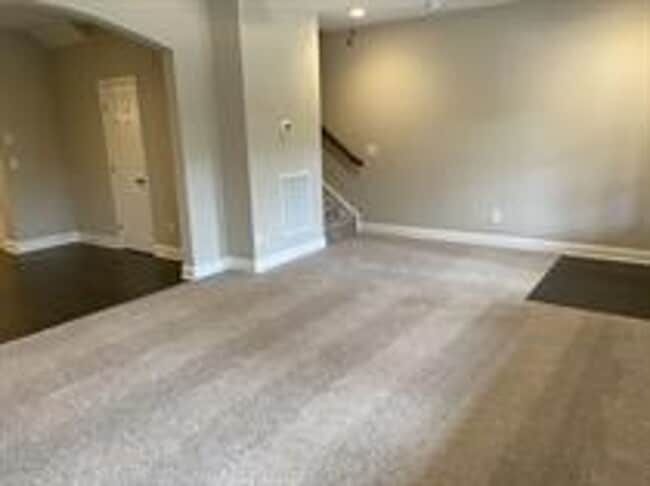 Building Photo - 247 Claremont Ct