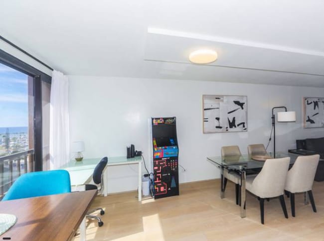 Building Photo - Renovated Fully Furnished 1 Bedroom at Dis...