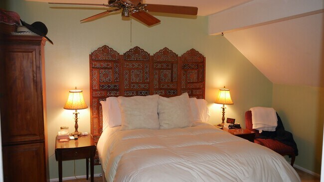 Building Photo - 2641 S Xanadu Way