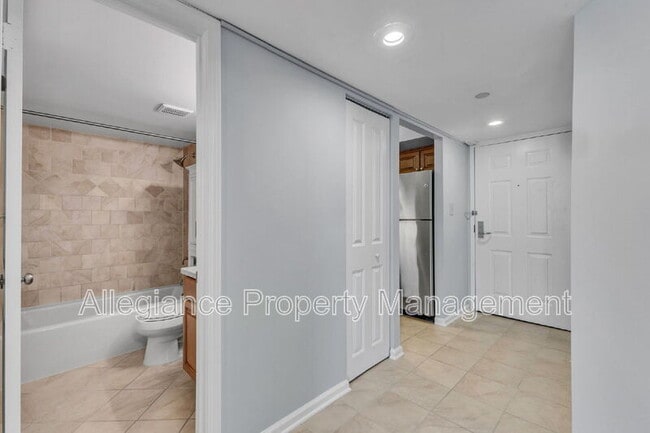 Building Photo - 1001 N Randolph St