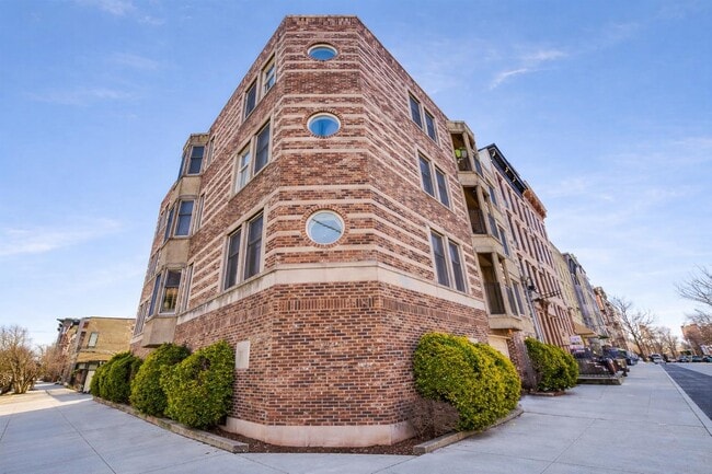 Building Photo - 531 Jefferson St