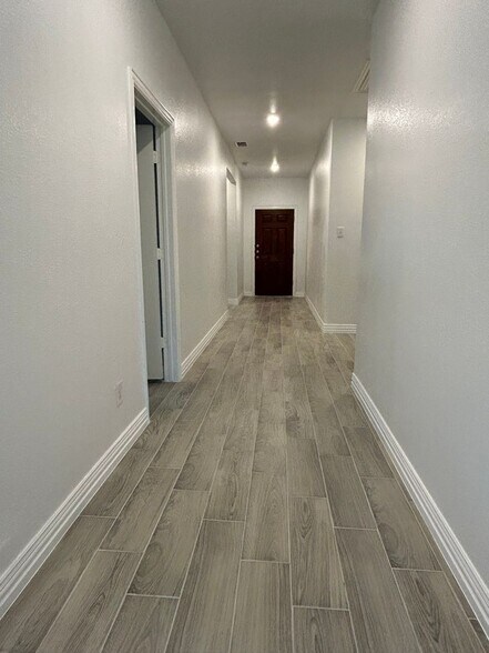 Building Photo - 752 Cascade Ln