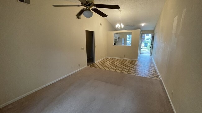 Building Photo - Townhouse For Rent