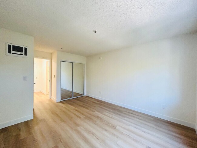 Building Photo - ven141