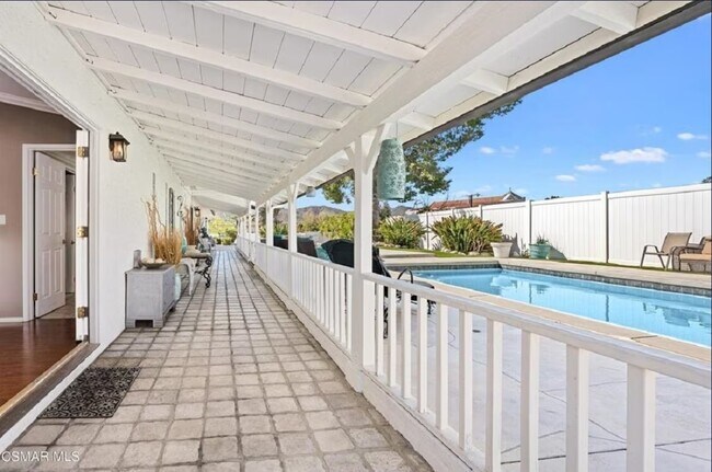 Building Photo - 1641 E Hillcrest Dr