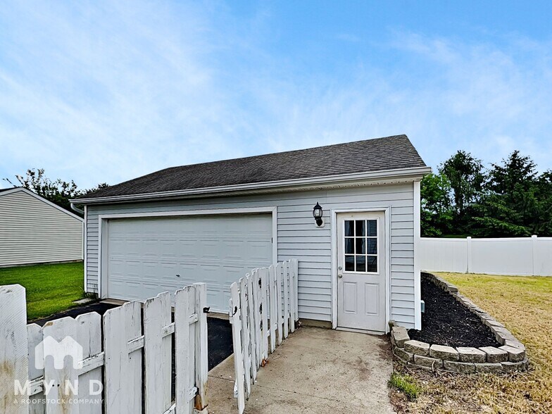 Building Photo - 362 Ashford Ave