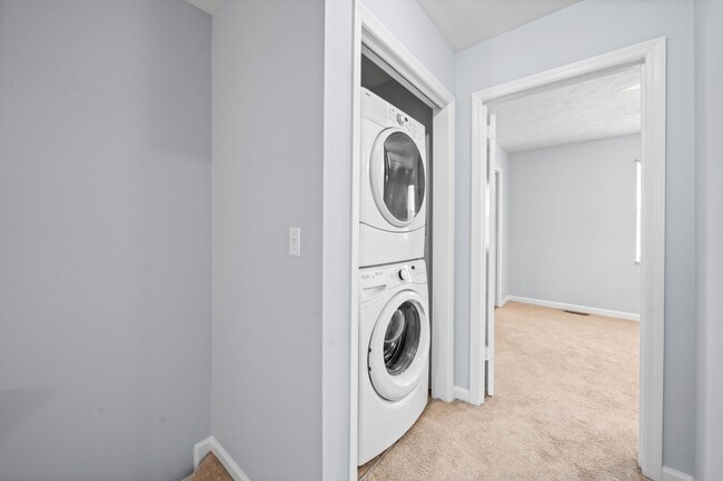 Building Photo - 2 Bedroom Condo For Rent Near Post!
