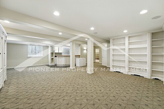Building Photo - Luxury Meets Location – Impeccable 5BR Hom...