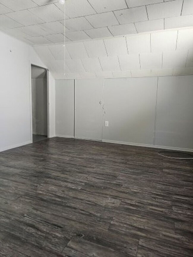 Building Photo - 13831 Carlisle Dr