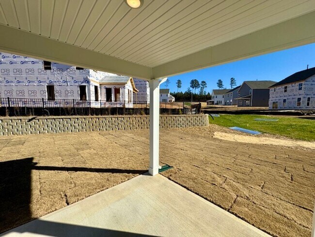 Building Photo - The Grove at Neill's Pointe